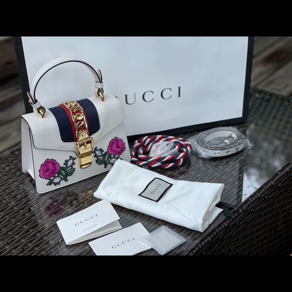 Gucci Sylvie leather mini bag - Picture 8 of 15
